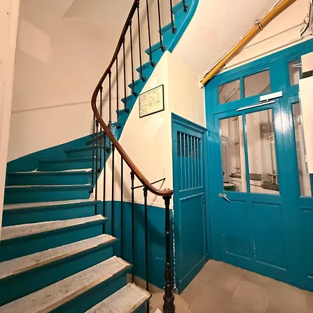 Blue باريس